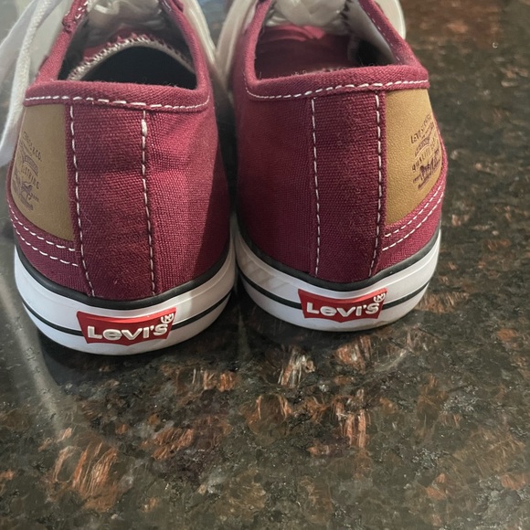 Levi’s Comfort Sneaker - Picture 2 of 5